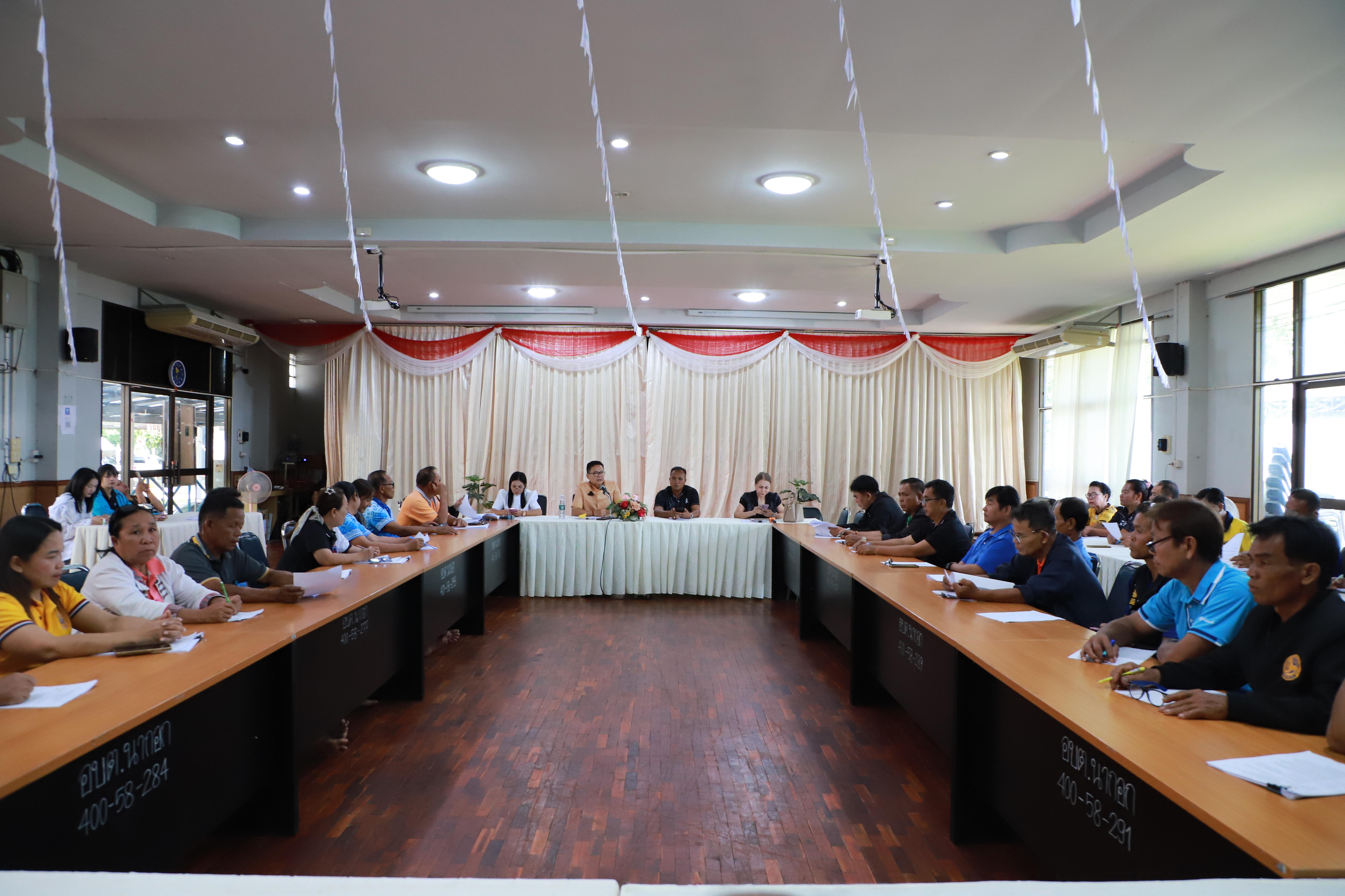 ร่วมประชุมชี้แจงการดำเนินงาน ตามโครงการพระราช�