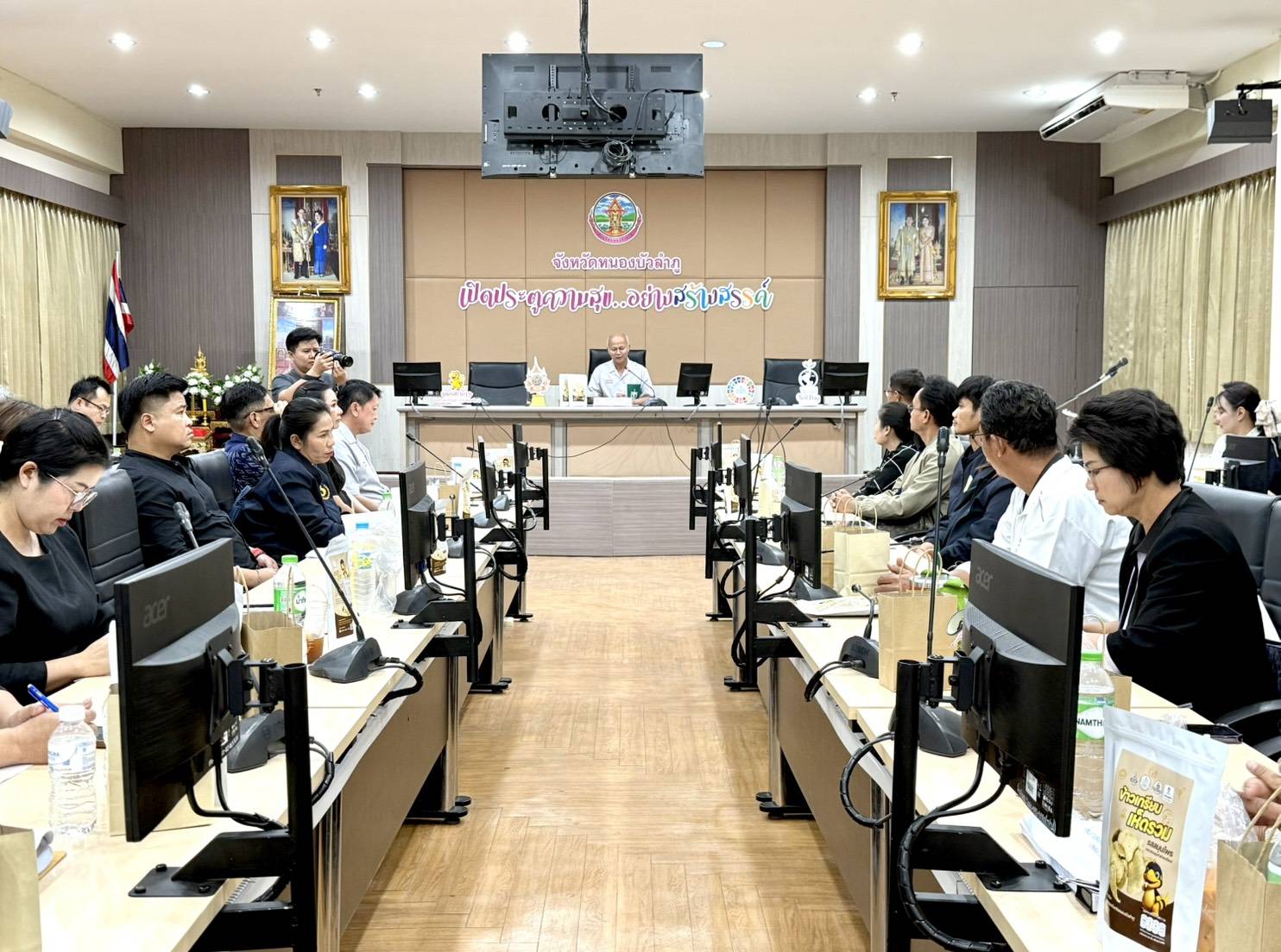 ร่วมประชุมชี้แจงหลักเกณฑ์การประเมินคุณธรรม แล�