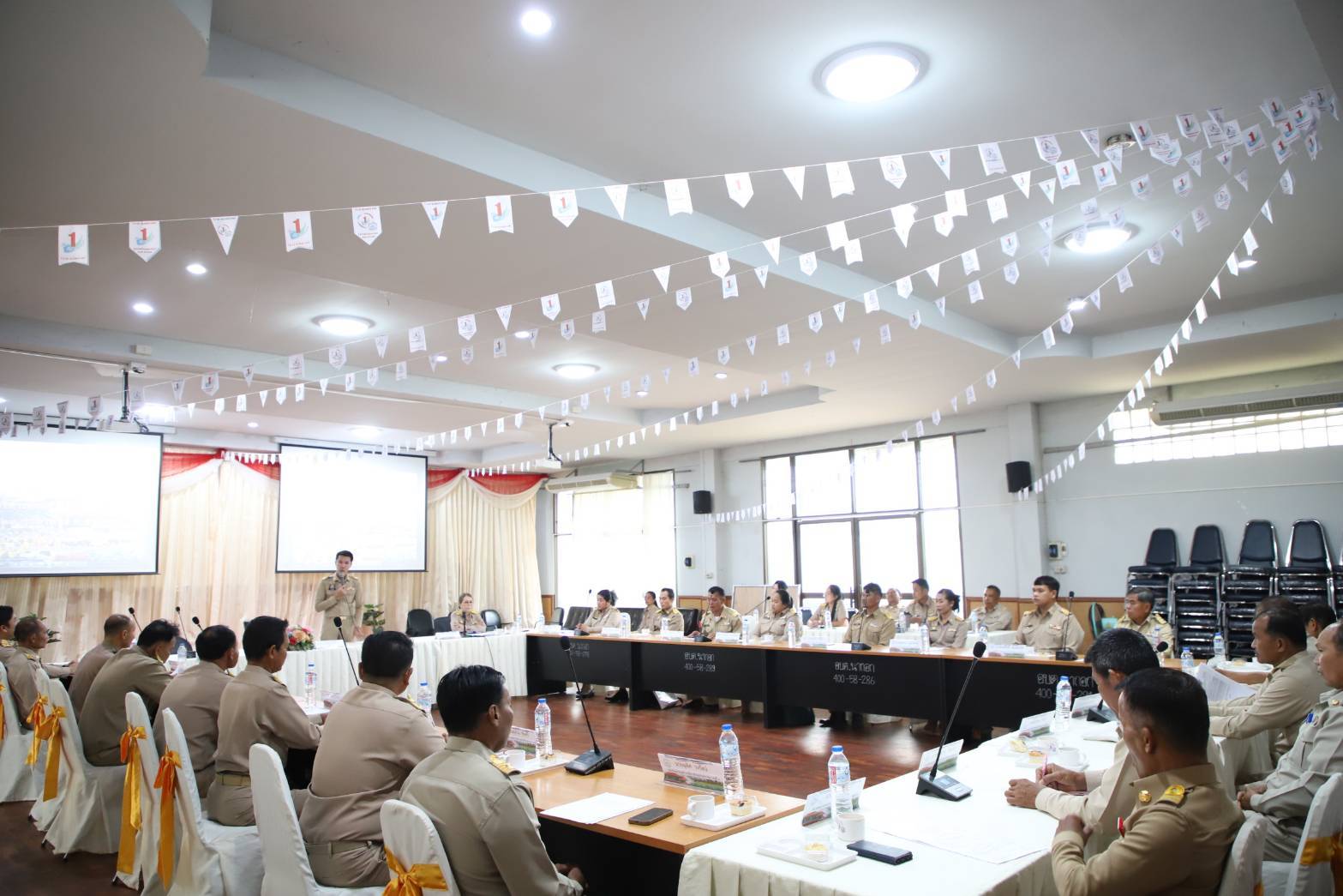 เปิดประชุมสภาองค์การบริหารส่วนตำบลนากอก ครั้ง�